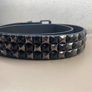 New with Tags Unisex Hot Topic Black Chrome Studded Rocker Biker Belt.